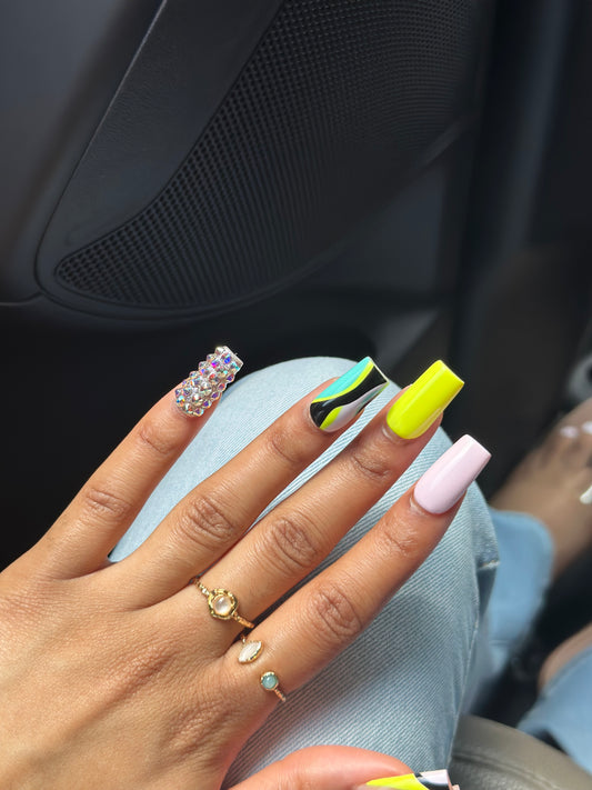 ‘Chee’ Press On Nail Set