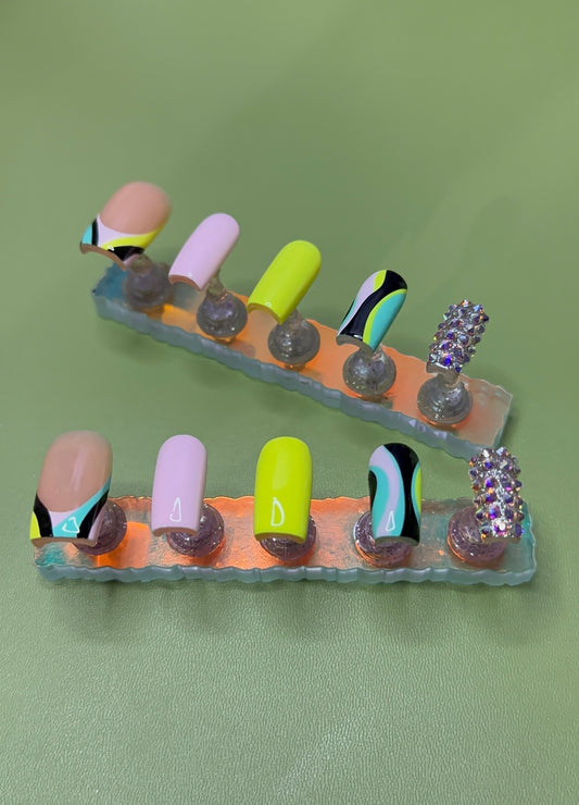 ‘Chee’ Press On Nail Set