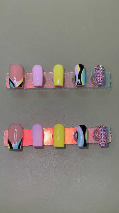 ‘Chee’ Press On Nail Set